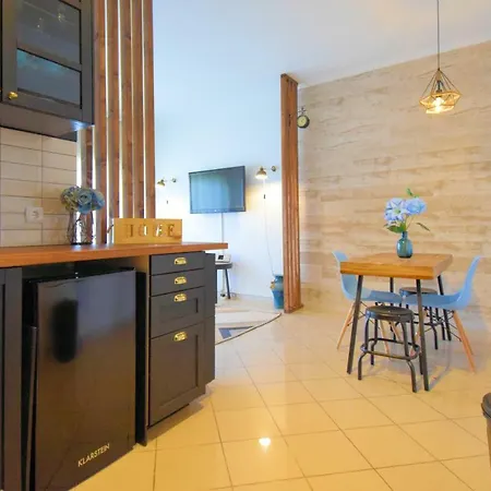 Apartament Sunny Balcony Apartment