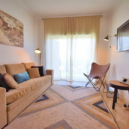 Sunny Balcony Apartment شقة